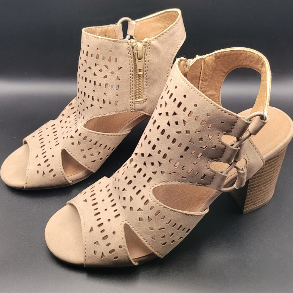 Maurices Jean Lazer Cut Heel Tan Sandals Size 6 Womens Style #66848 - Picture 2 of 9